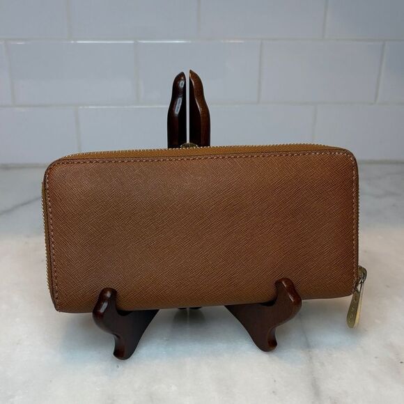 Michael Kors Saffiano Leather Full Zip Jet Set Continental Wallet - Picture 4 of 14